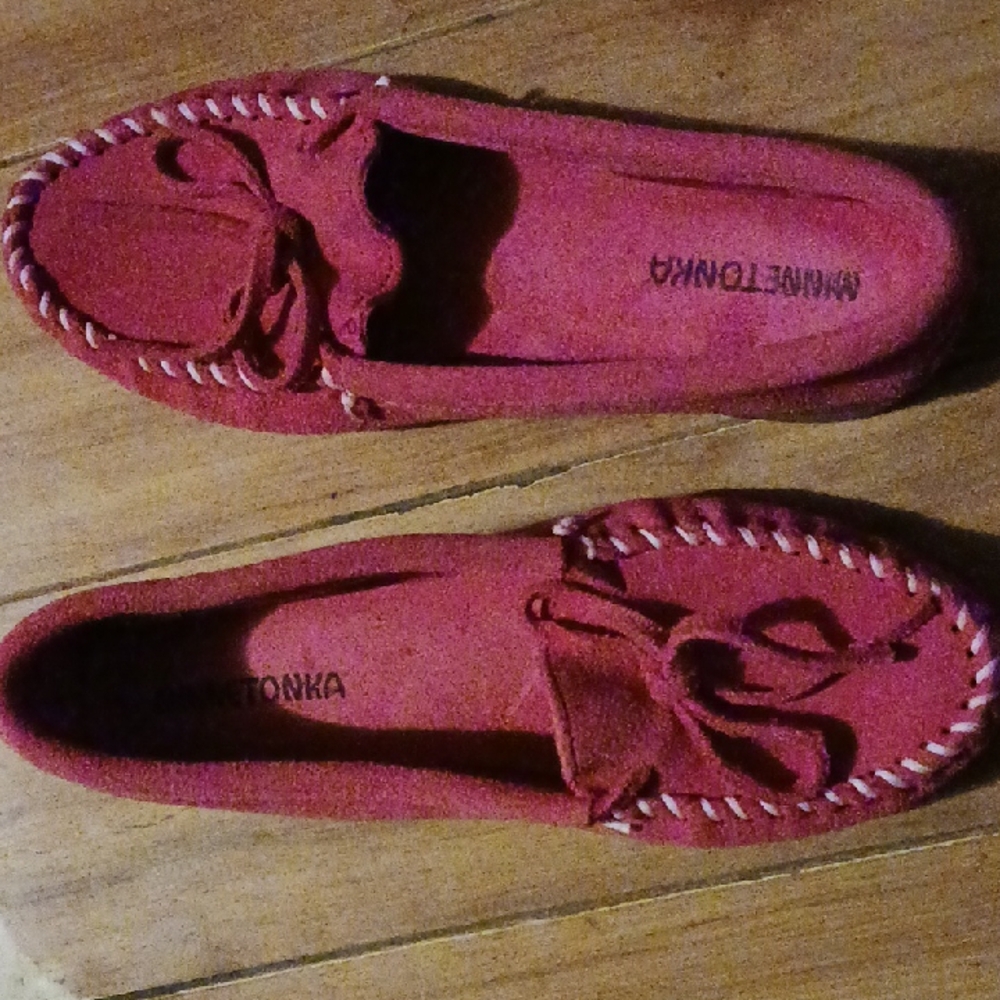 Minnetonka Pink Suede Moccasin with Contrast Stitch